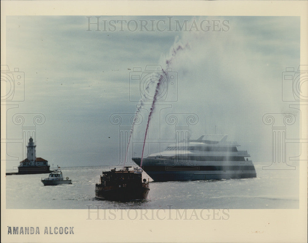 1991 Press Photo Cruise Ship Odyssey Arrives At Navy Pier - Historic Images