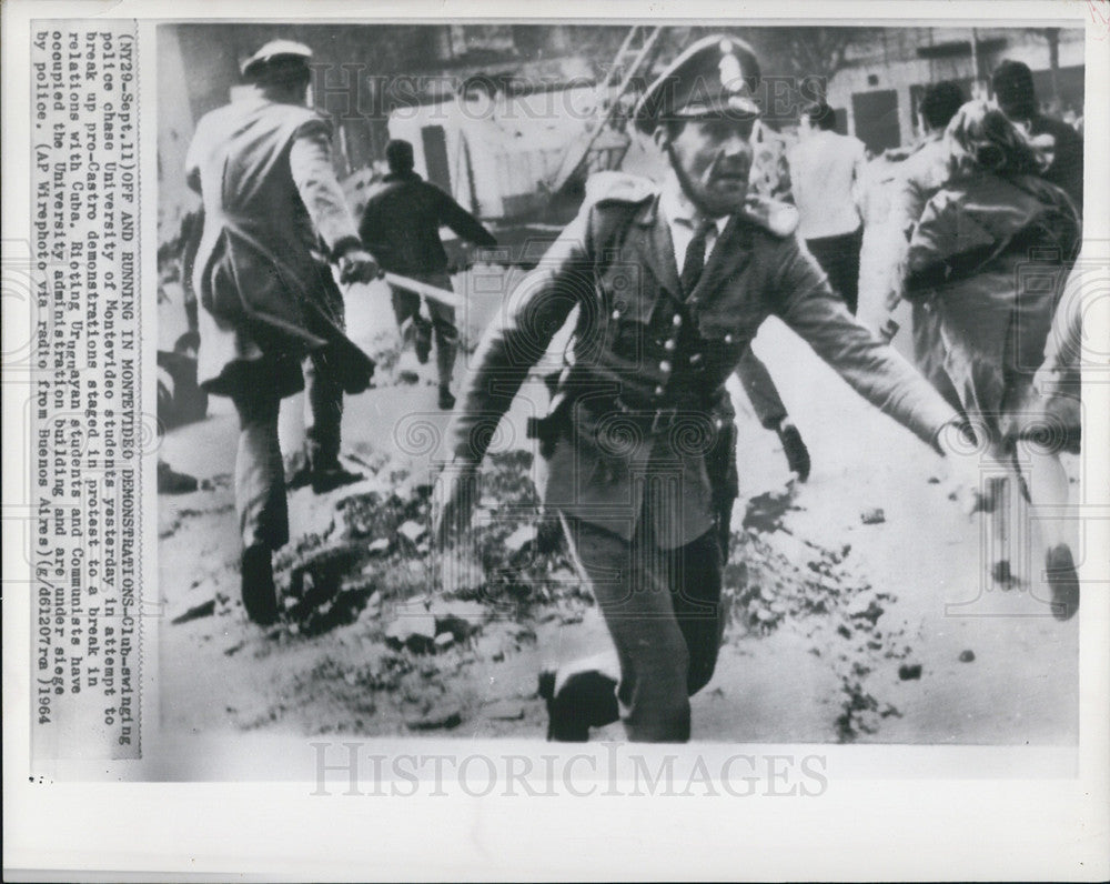 1964 Press Photo Club-Swinging Police Chase Of Montevideo Univ Demonstrators - Historic Images