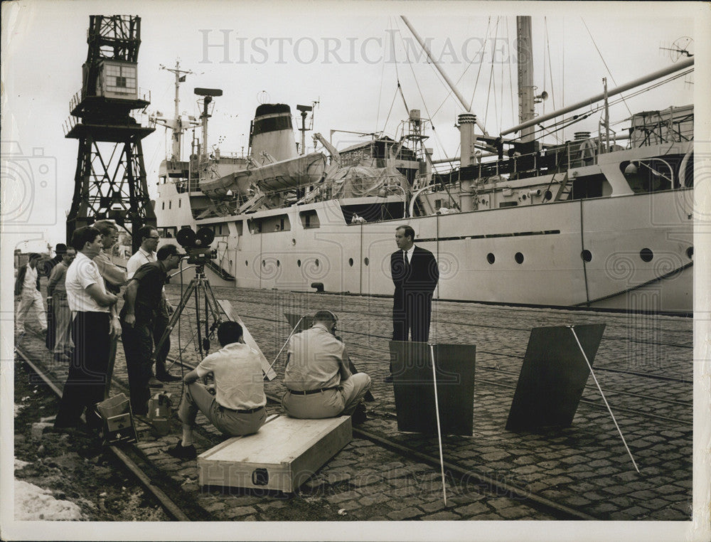 1963 Press Photo Charles Huralt And USSR Oceanographic Vessel In Rio - Historic Images