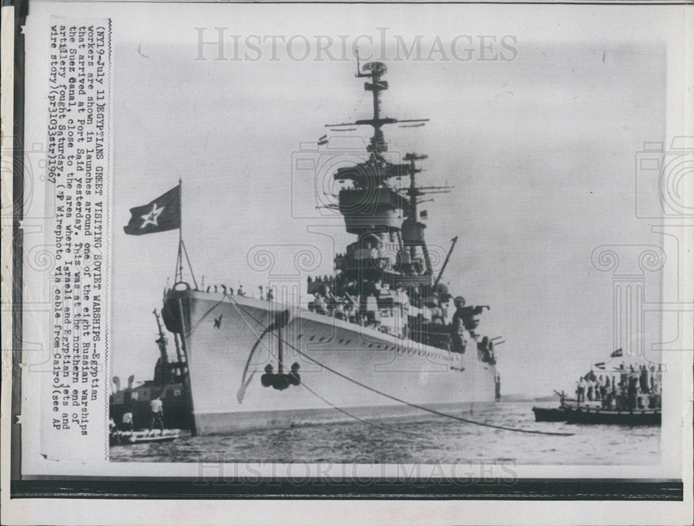 1967 Press Photo Egyptians Greet Visiting Soviet Warship Arriving At Port Said - Historic Images