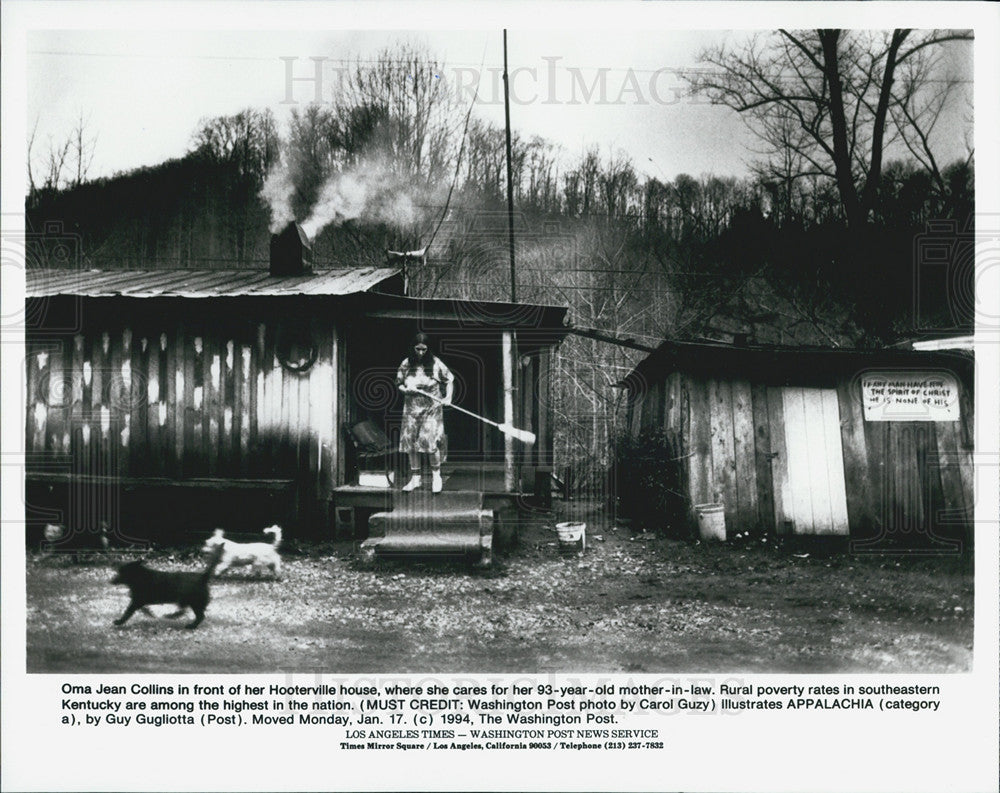 1994 Press Photo U.S. Poverty Poor Woman Dirty Shack Hooterville Kentucky - Historic Images