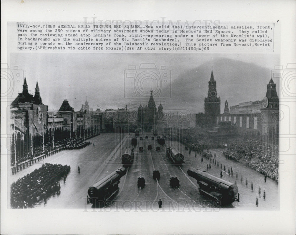 1965 Press Photo Red Arsenal Rolls Through Red Square - Historic Images