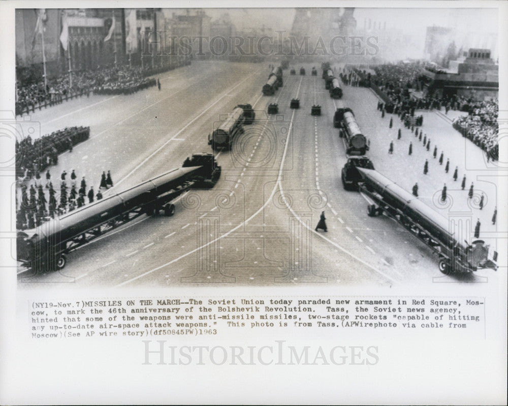 1963 Press Photo Soviet Union Parades Missiles Through Red Square - Historic Images