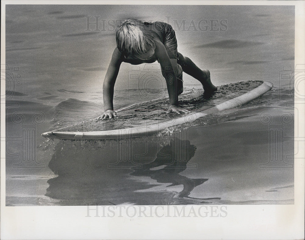 1977 Press Photo Jason Pritchard Surfing Lessons Gulf of Mexico - Historic Images