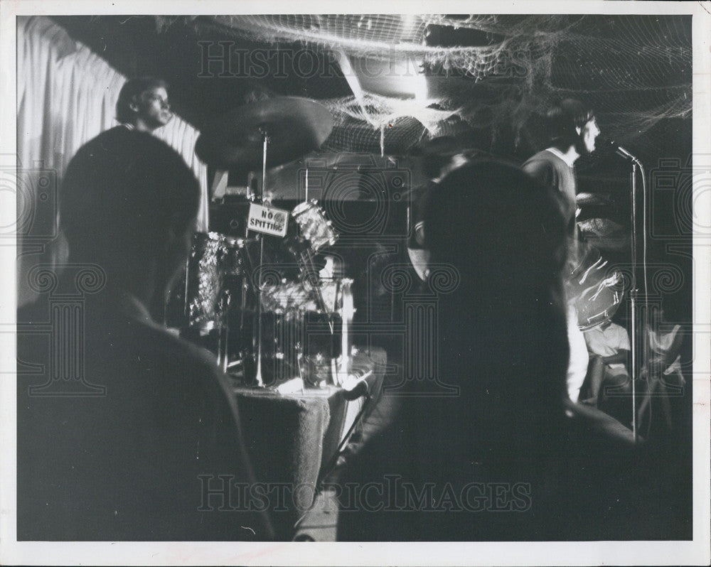 1965 Press Photo Dancers at Surfers Club - Historic Images