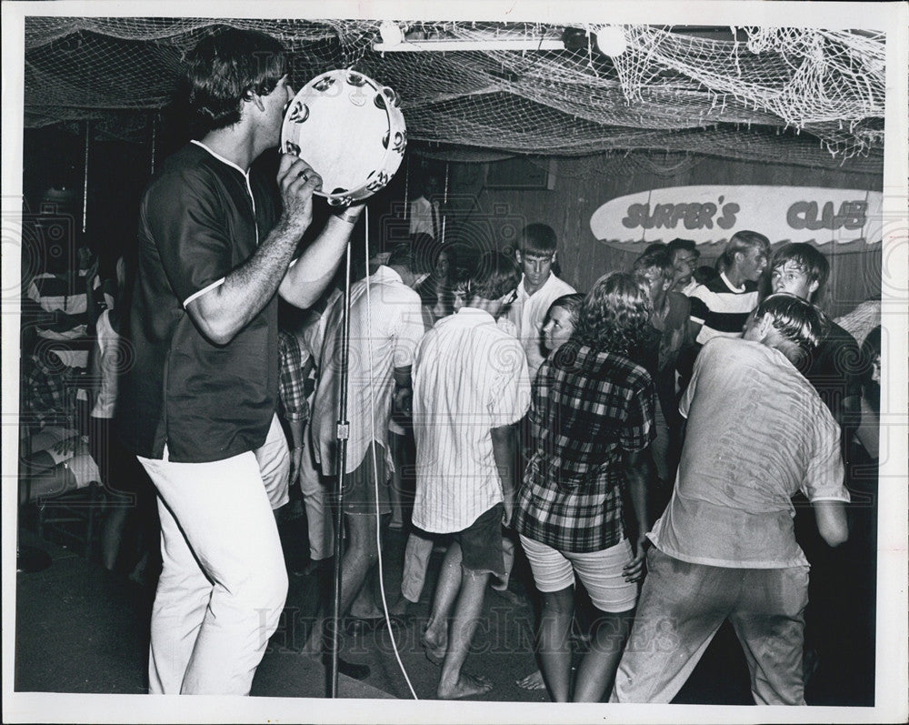 1968 Press Photo Surfers Club - Historic Images