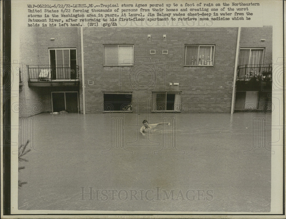 1972 Press Photo Tropical Storm Agnes flooding apartment building in Washington - Historic Images