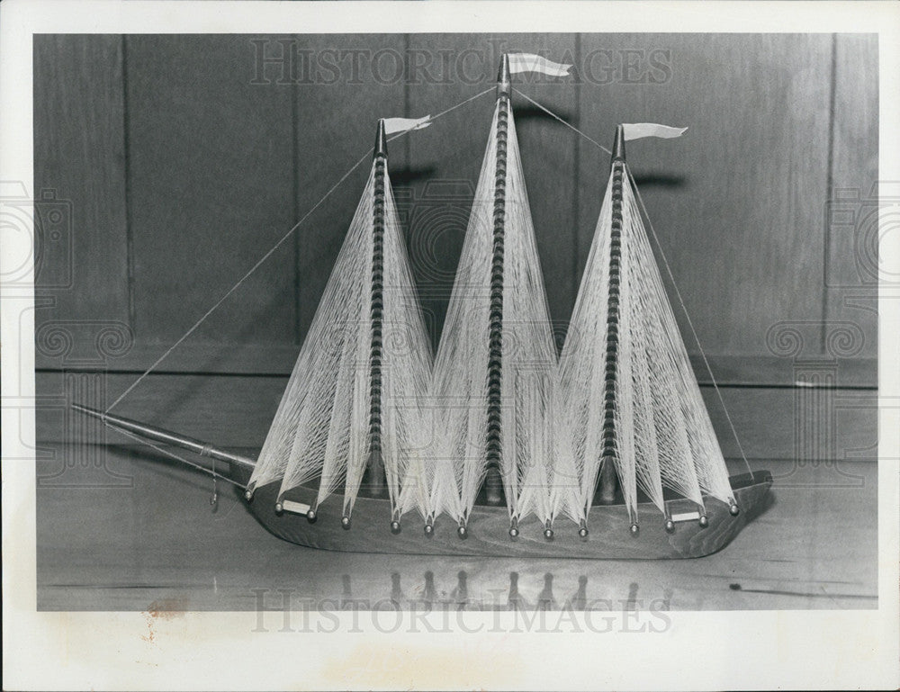 1976 Press Photo String art ship made by Henry Kohout Jr. Telephone Pioneer - Historic Images