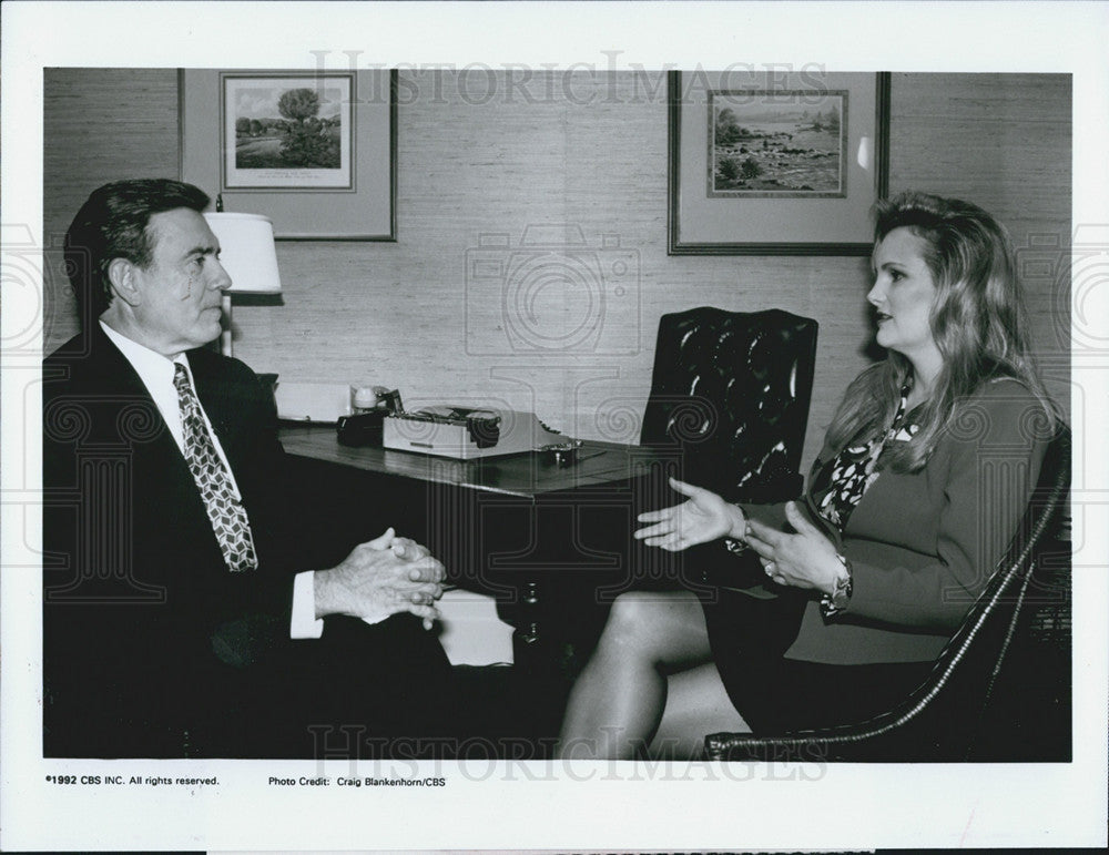 1992 Press Photo Dan Rather and Patty Hearst on &quot;48 Hours&quot;: Kidnapped on CBS TV - Historic Images