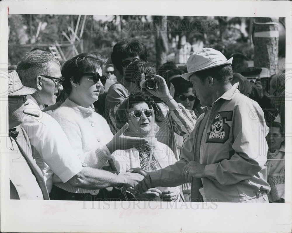 1967 Press Photo Man shaking hands with crowd - Historic Images