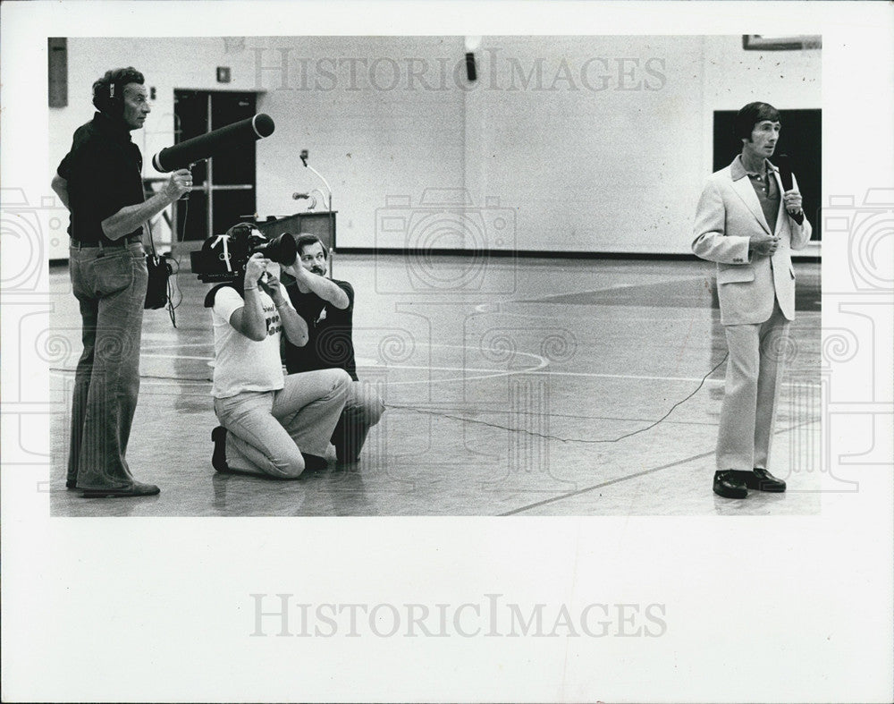 1979 Press Photo TV crew films James Irwin, astronaut. - Historic Images