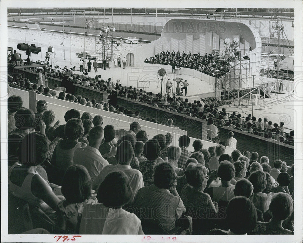 1965 Press Photo Packed Gulfstream Park  for Jackie Gleason Show - Historic Images