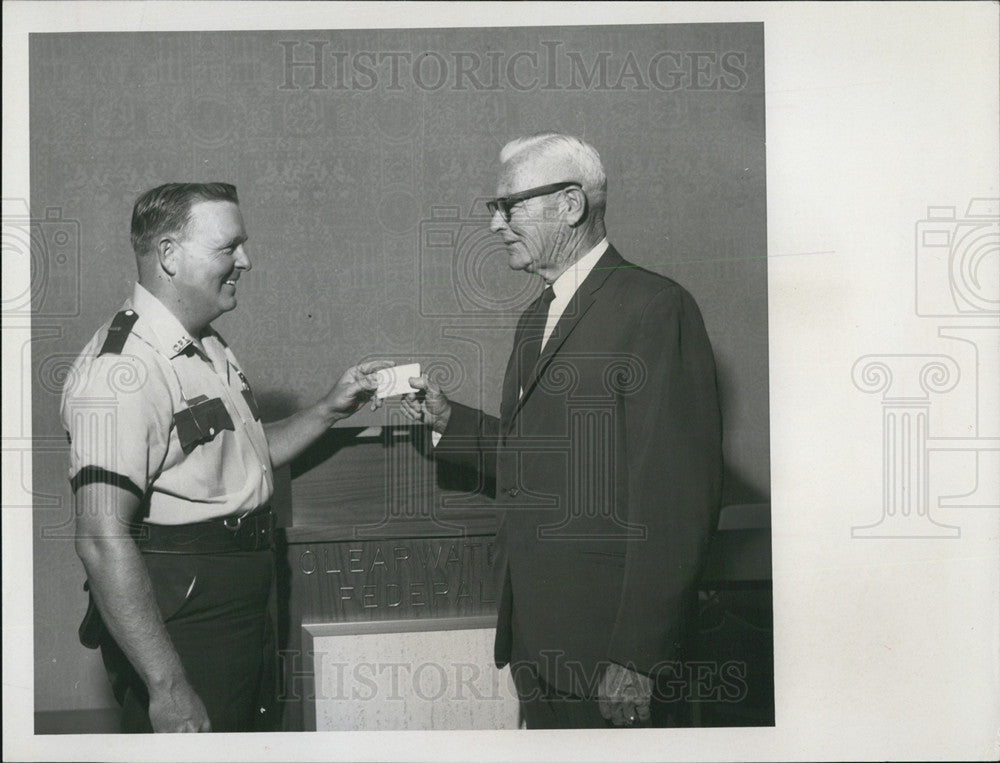 1968 Press Photo Patrolman Bob Kennedy Maurice Condon Defensive Driving Course - Historic Images