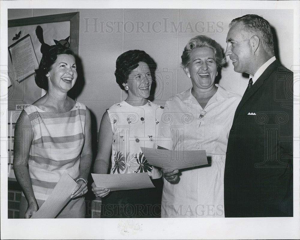 1965 Press Photo Economic Program Awards San Jose Elementary Dunedin - Historic Images