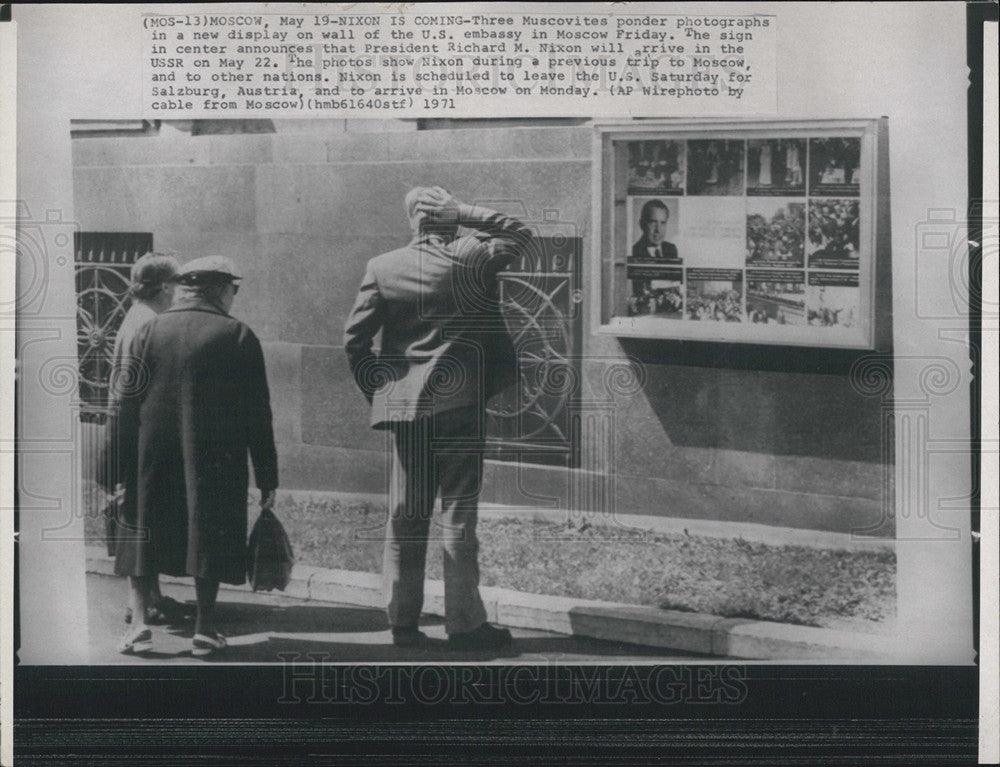 1971 Press Photo Muscovites Moscow view portraits on US embassy in Moscow - Historic Images