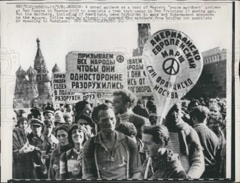 1961 Press Photo Moscow Peace marchers at Red square - Historic Images