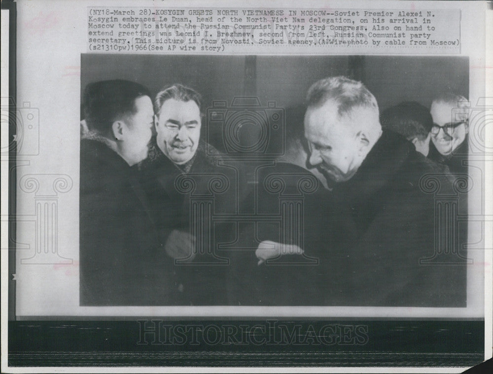 1966 Press Photo Soviet Premier Alexei Kosygen Greets N Vietnamese In Moscow - Historic Images