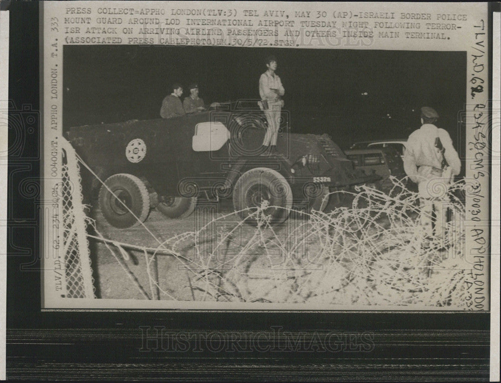 1972 Press Photo Israeli Border Police Mount Guard Around Lod Internat&#39;l Airport - Historic Images