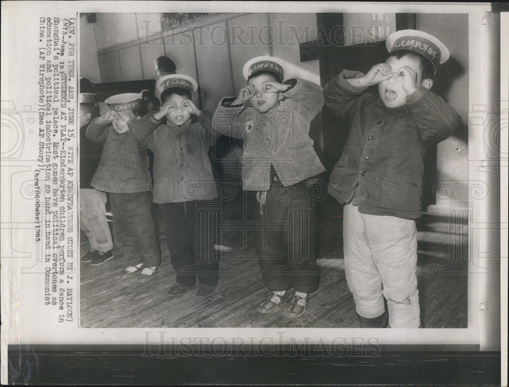 1965 Press Photo kindergarten children dance Shanghai political palace - Historic Images