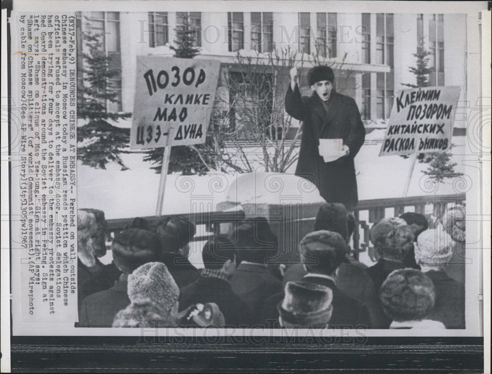 1967 Press Photo Soviets Denounce Chinese at Embassy - Historic Images