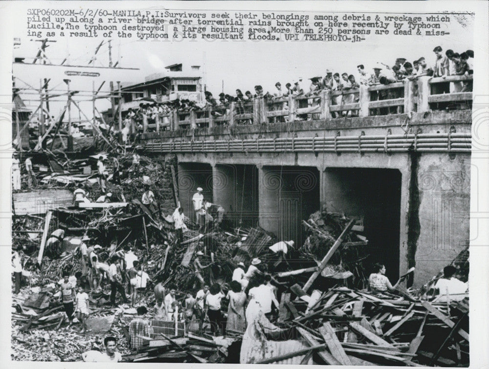 1960 Press Photo Manila Philippines Damage Debris Typhoon Flood Bridge - Historic Images