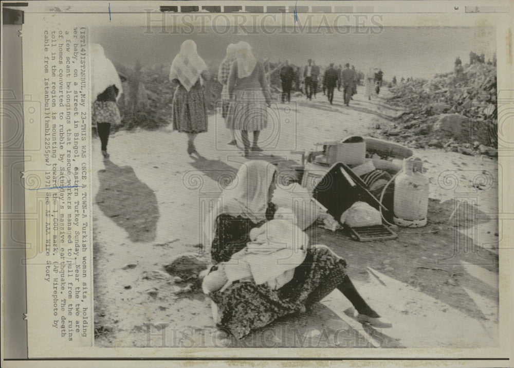 1971 Press Photo Town Destroyed By Earthquake In Turkey - Historic Images