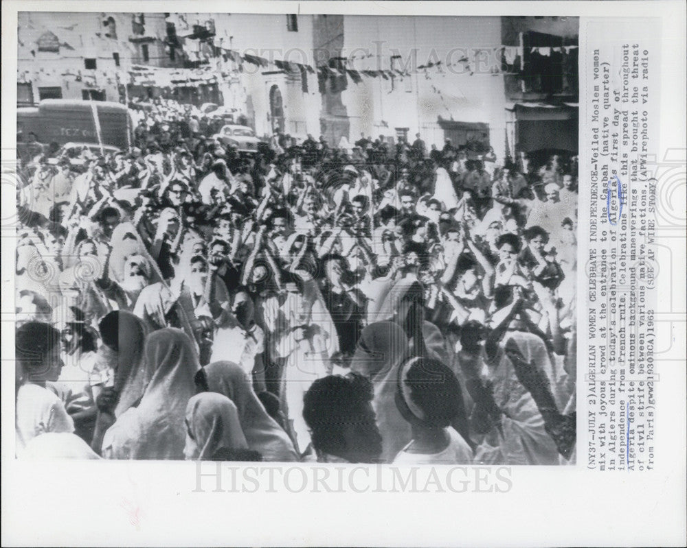 1962 Press Photo Algerian Women Celebrate Independence Moslem Muslim Casbah - Historic Images