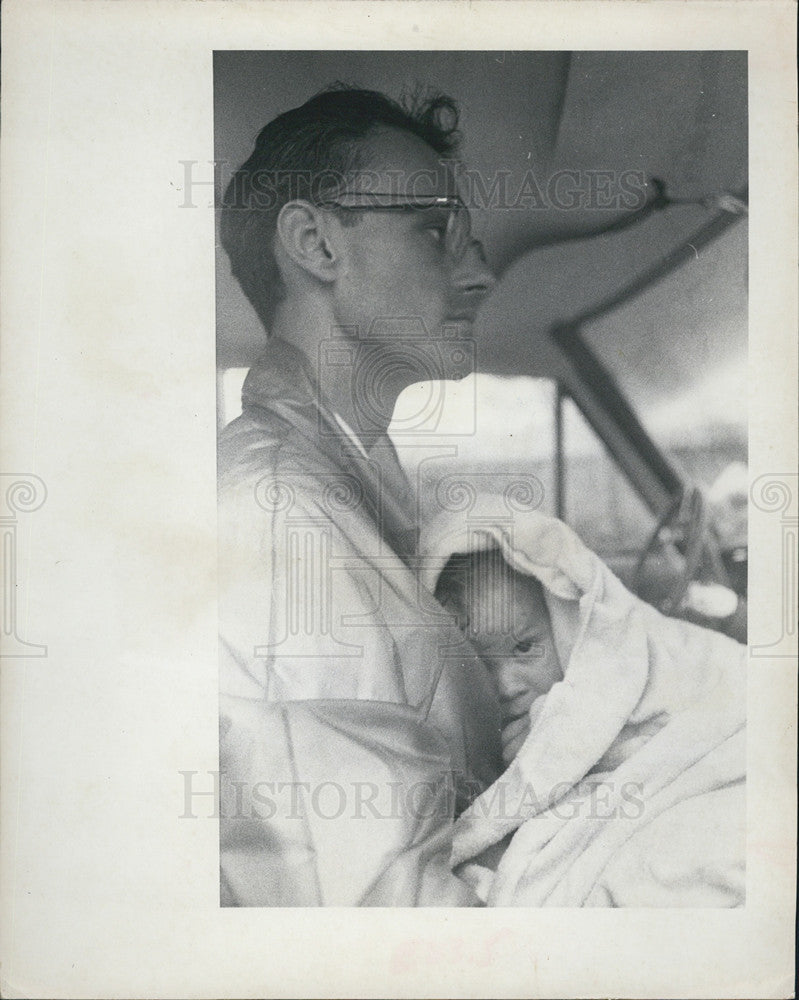 1966 Press Photo Baby Comforted, aftermath of the Tornado,Pinellas Country. - Historic Images