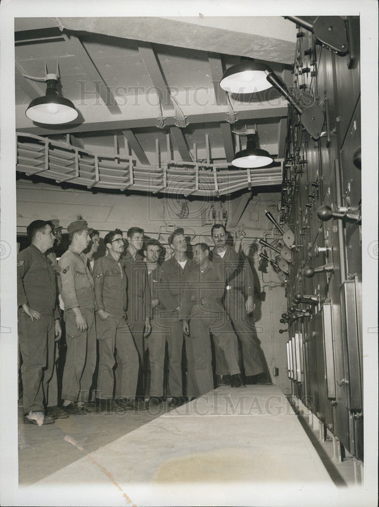 1955 Press Photo Air Force Men Inspect Main Switchboard Of Texas Tower - Historic Images