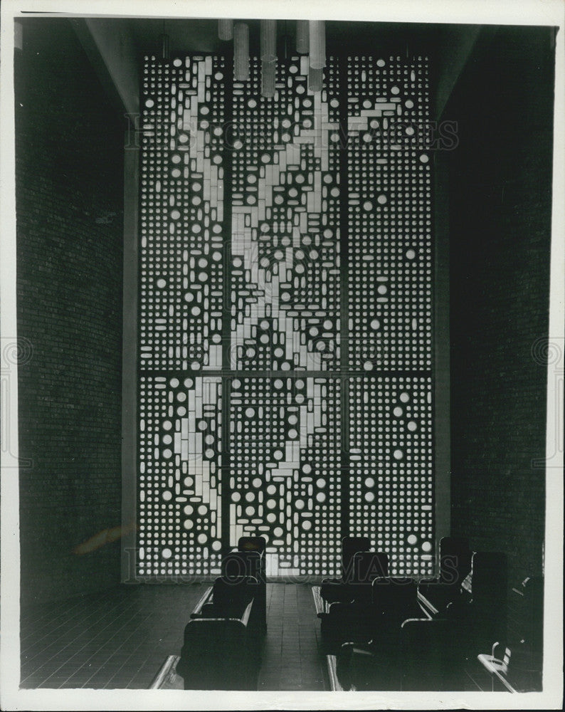 1968 Press Photo of window at chapel of Lutheran General Hospital, San Antonio - Historic Images