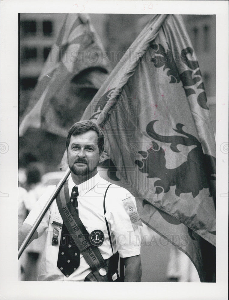 1988 Press Photo Walter Butts carries the Belgium Flag in a Denver parade - Historic Images