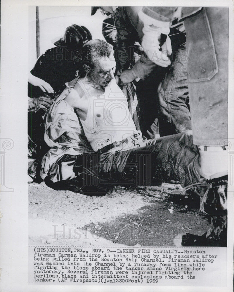 1959 Press Photo Fireman Carmen Waldrop Rescued From Houston Ship Channel Pull - Historic Images