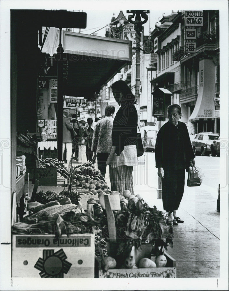 1985 Press Photo San Francisco Sidewalks of Stockton Street &quot;Markets&quot; - Historic Images