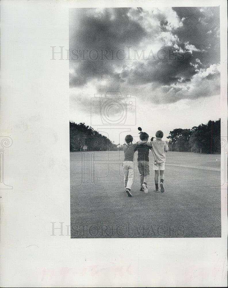 1972 Press Photo Brad Myers, Matt Clouser &amp; Kyle Borgh End A Day Of Playing Golf - Historic Images