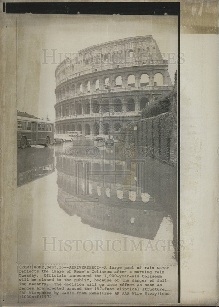 1972 Press Photo The Coliseum In Rome reflected in a pool of rainwater - Historic Images