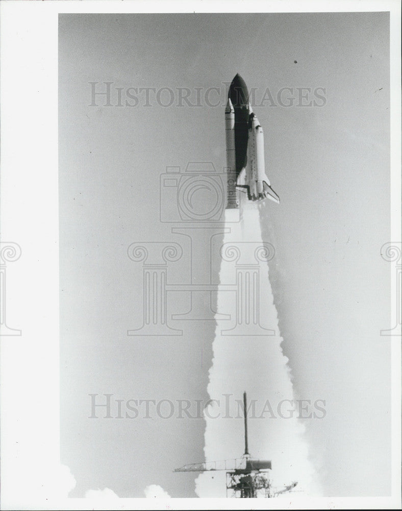 1992 Press Photo Cape Canaveral:  Shuttle Discovery Launched Wait One Hour - Historic Images