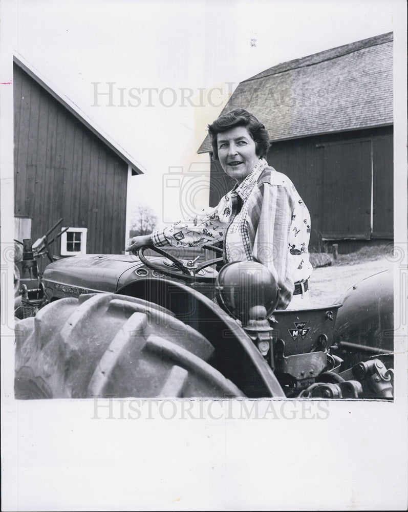 1965 Press Photo Mrs. Everill Fisher - Historic Images