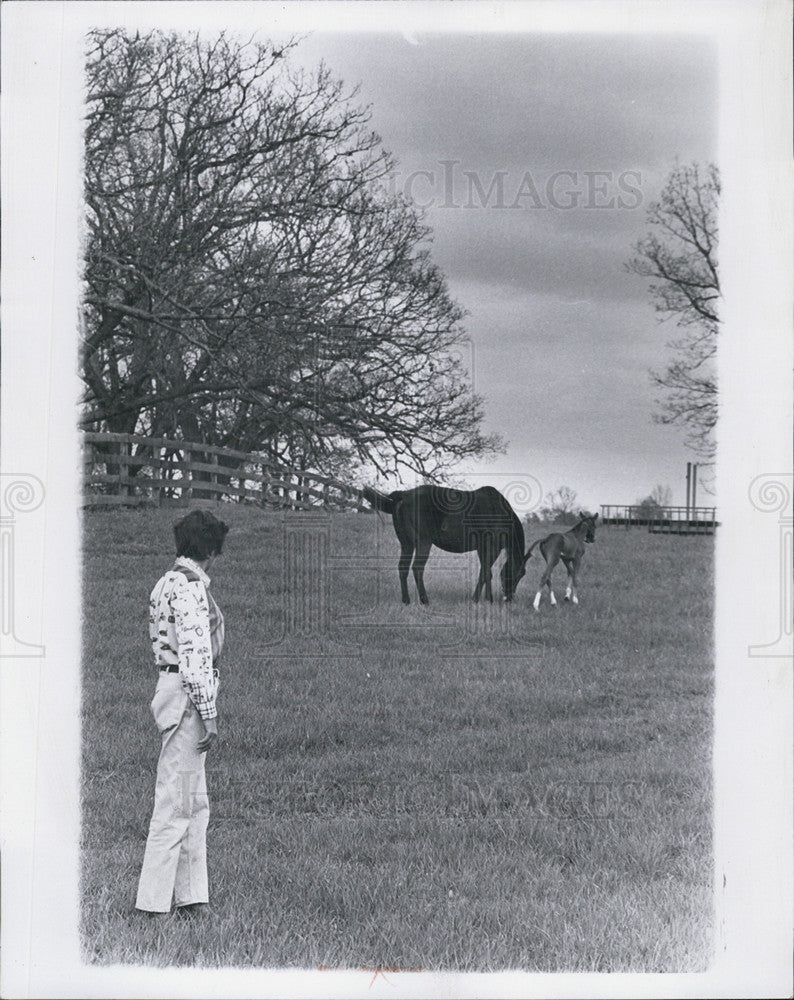 1965 Press Photo Mrs. Everett E. Fisher and colt. - Historic Images