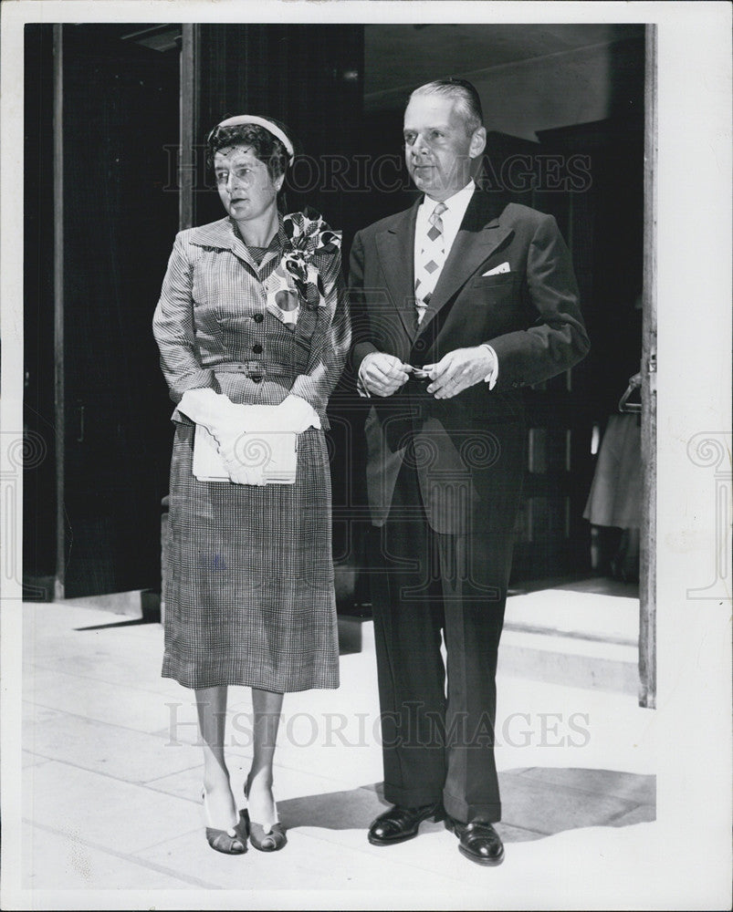 1953 Press Photo  Everett Fisher and wife. - Historic Images