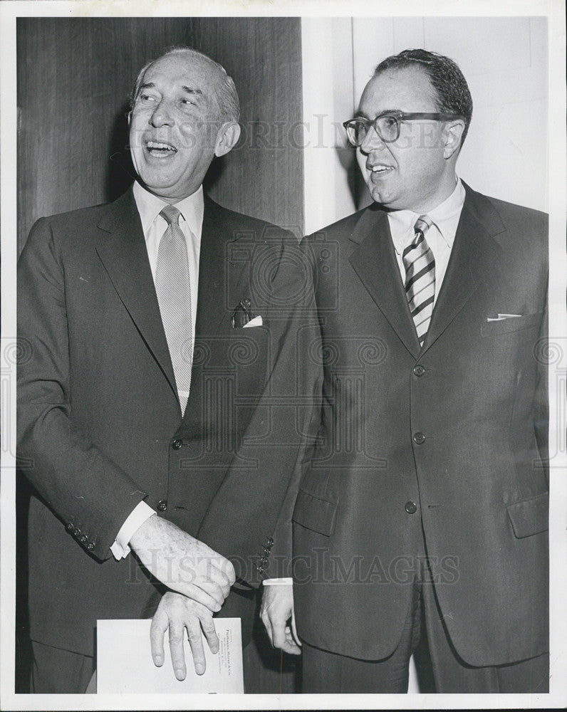 1958 Press Photo Alfons Landa and Dave Karr leaving Fairbanks, Morse &amp; Co. - Historic Images