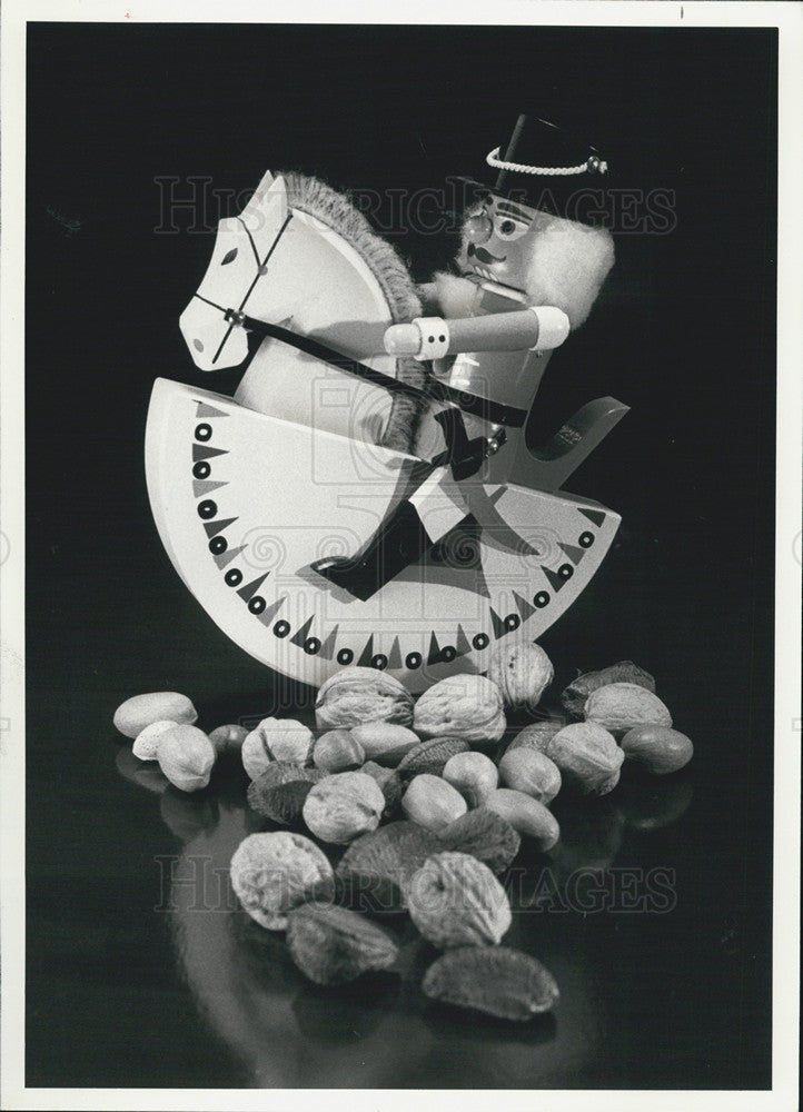 1981 Press Photo Christmas items from Crate &amp; Barrel. - Historic Images