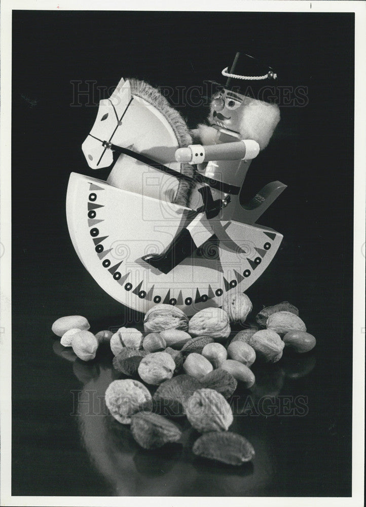 1981 Press Photo Christmas items from Crate & Barrel. - Historic Images