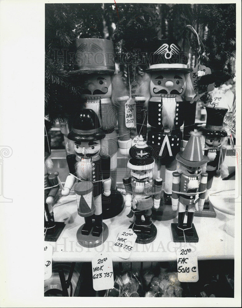 1992 Press Photo Christmas Nutcrackers sold at Bregstone's - Historic Images