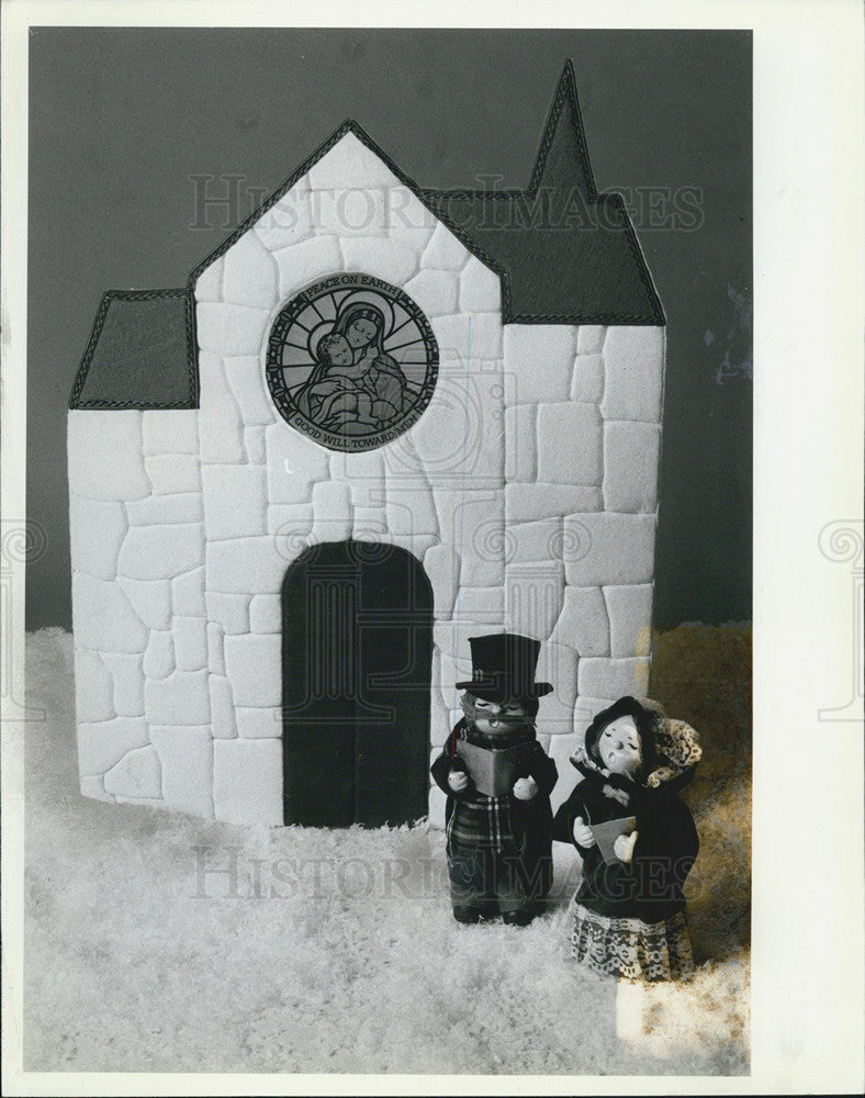 1982 Press Photo A handmade Christmas decoration. - Historic Images