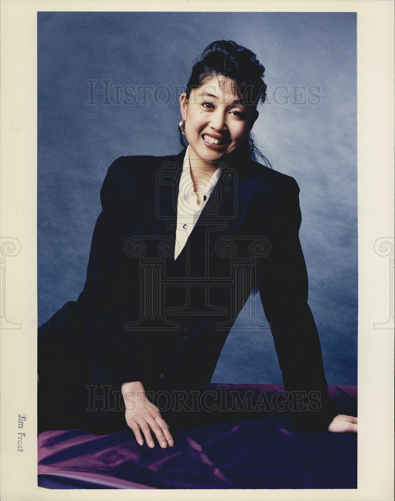 1991 Press Photo Anette Calud, Optometrist, actress, singer and dancer. - Historic Images