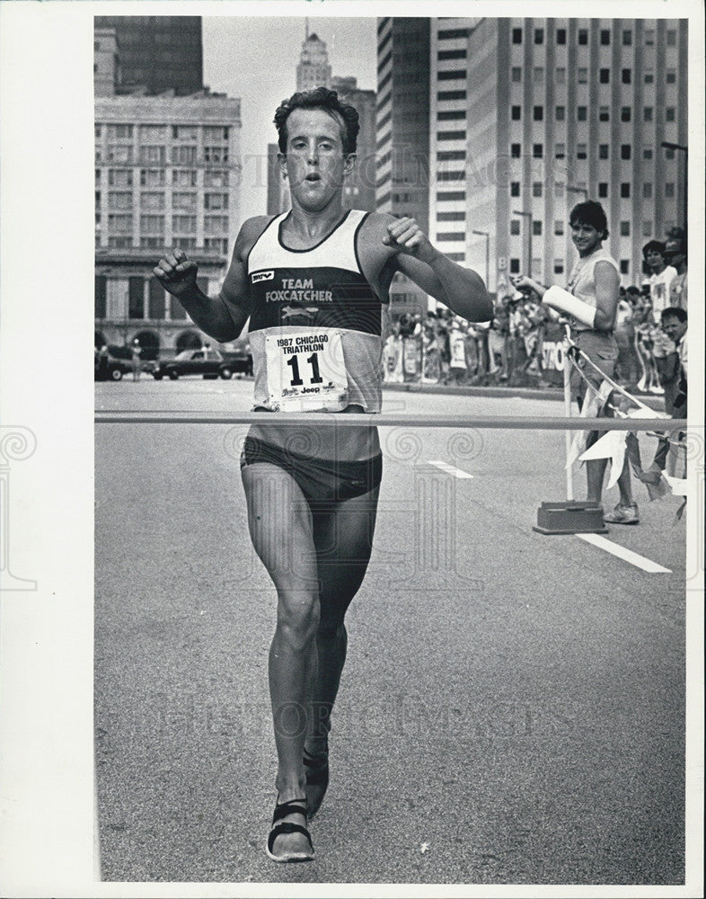 1987 Press Photo Brooks Martin Wins Men&#39;s Division Race At Chicago Triathlon - Historic Images