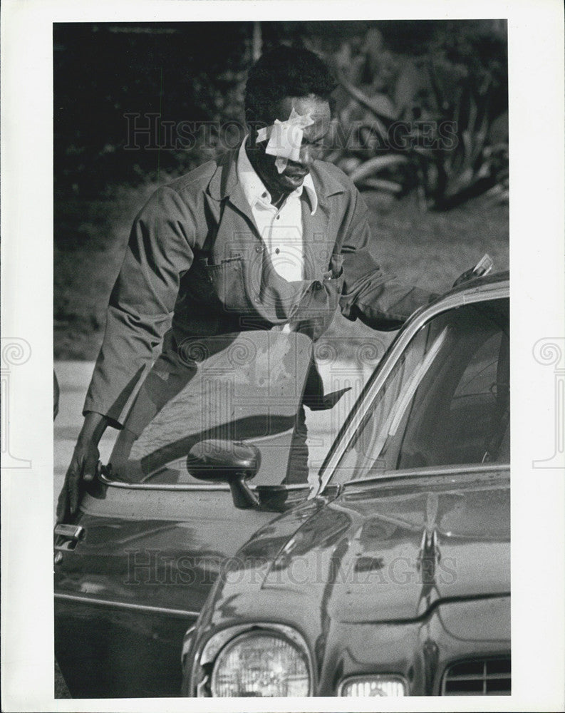 1980 Press Photo Leon Baber Injured During Car Wreck With And Amtrak Train - Historic Images