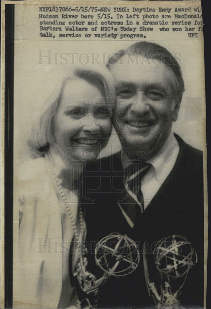 1975 Press Photo MacDonald Carey and Susan Flannery outstanding actress and acto - Historic Images