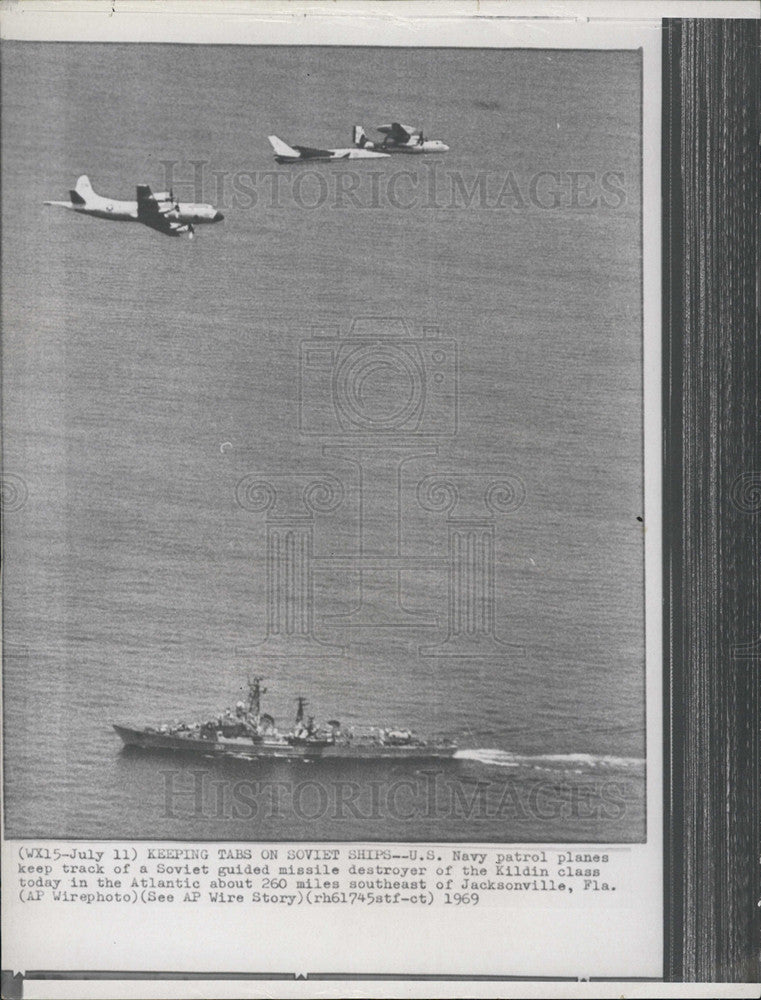 1969 Press Photo U S. Navy planes keep track of Soviet Guided missile destroyer - Historic Images