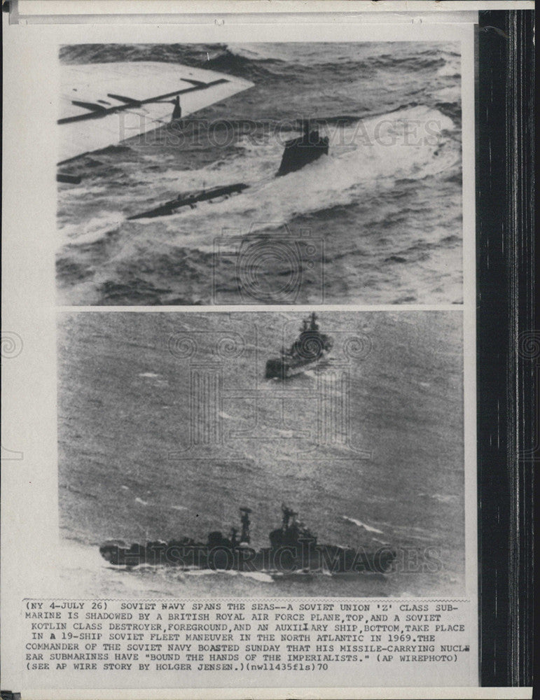 1969 Press Photo Soviet Union Z Class Submarine shadowed by a British Air Force - Historic Images